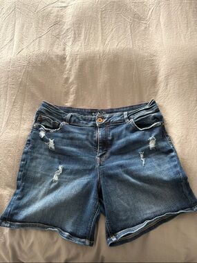 Casual Distressed Denim Shorts - Blue